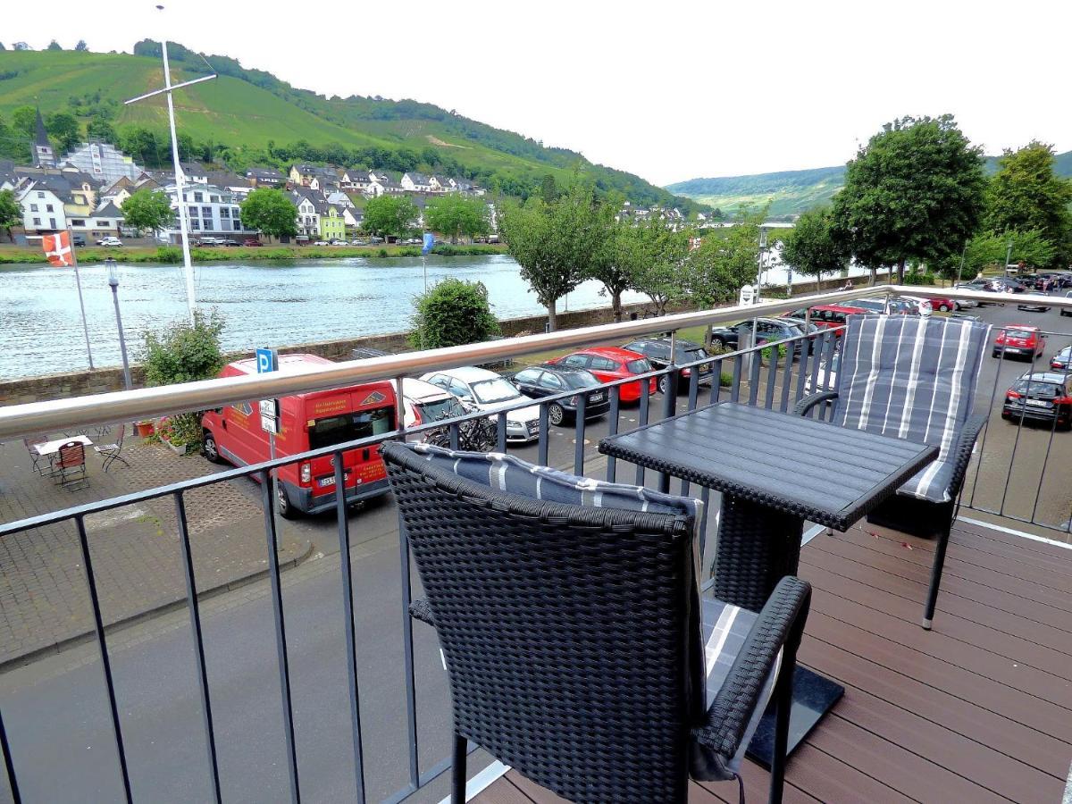 Ferienhaus Moselpromenade ツェル・アン・デル・モーゼル エクステリア 写真