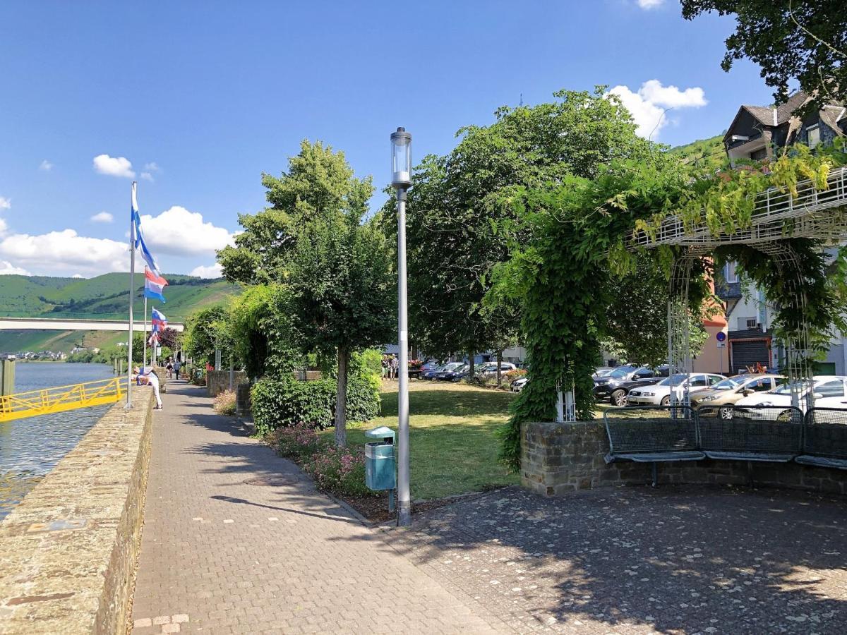 Ferienhaus Moselpromenade ツェル・アン・デル・モーゼル エクステリア 写真