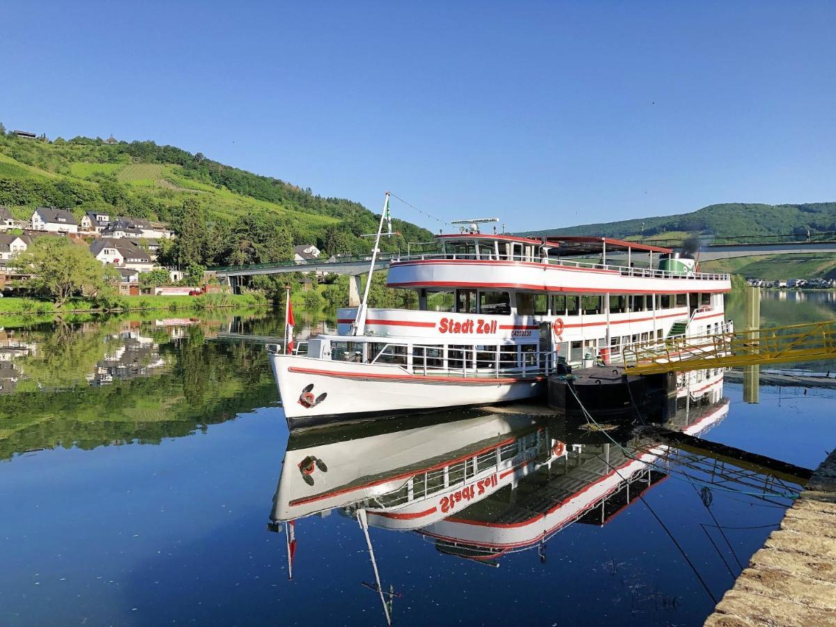 Ferienhaus Moselpromenade ツェル・アン・デル・モーゼル エクステリア 写真