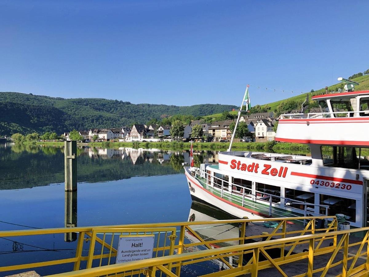 Ferienhaus Moselpromenade ツェル・アン・デル・モーゼル エクステリア 写真